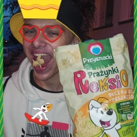 Zajadanie chrupek na świeżym powietrzu